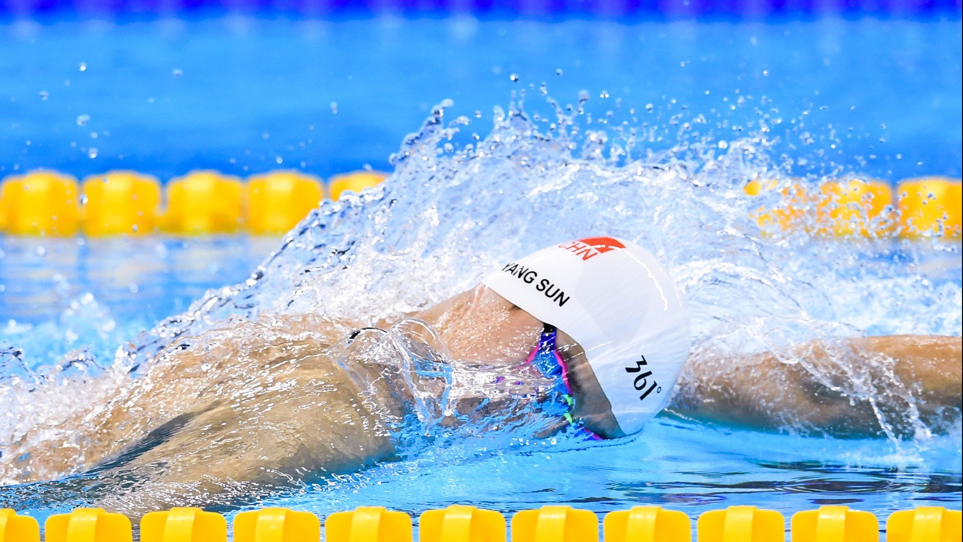 【冠军故事】夺冠球队背后的荣耀与努力，夺得总冠军的球队