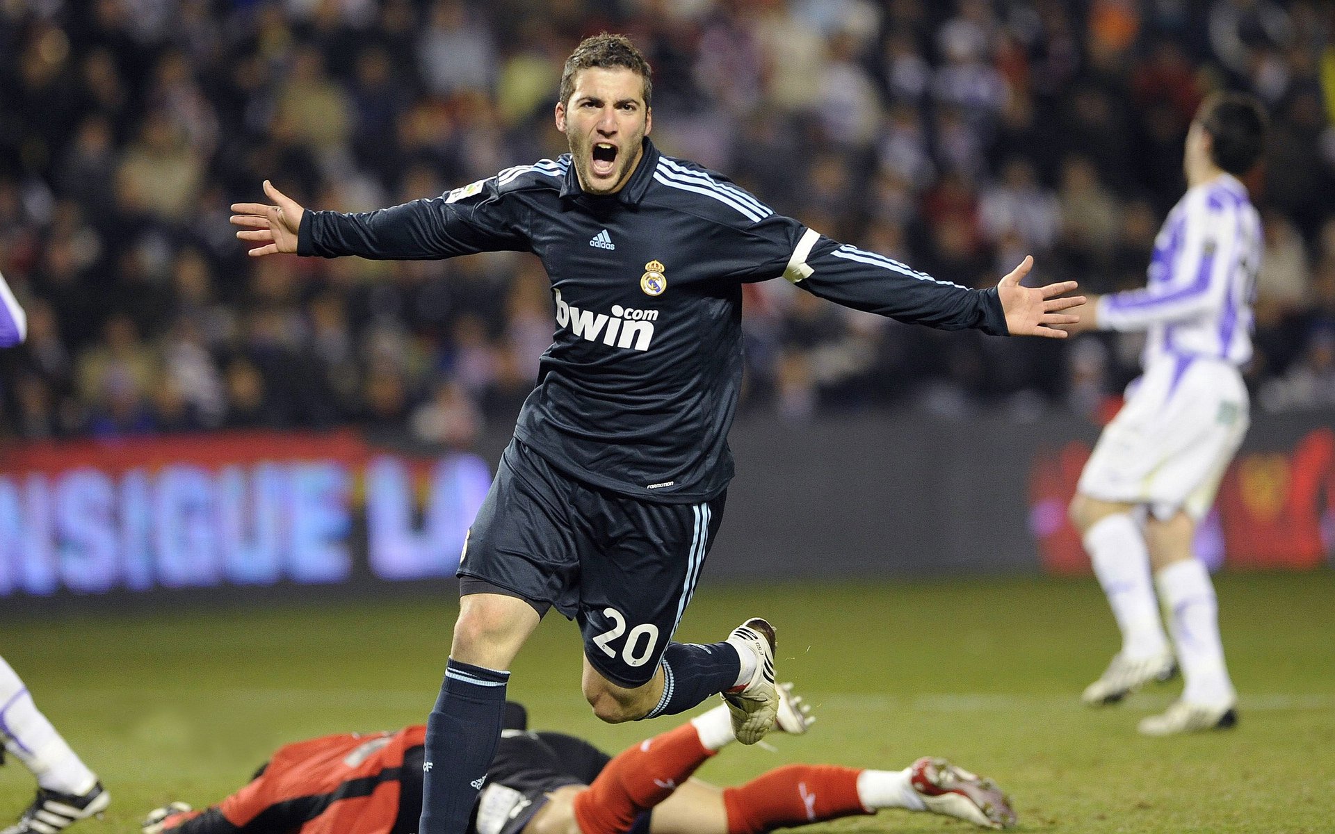 中超球队体能储备更加充足，中超tifo