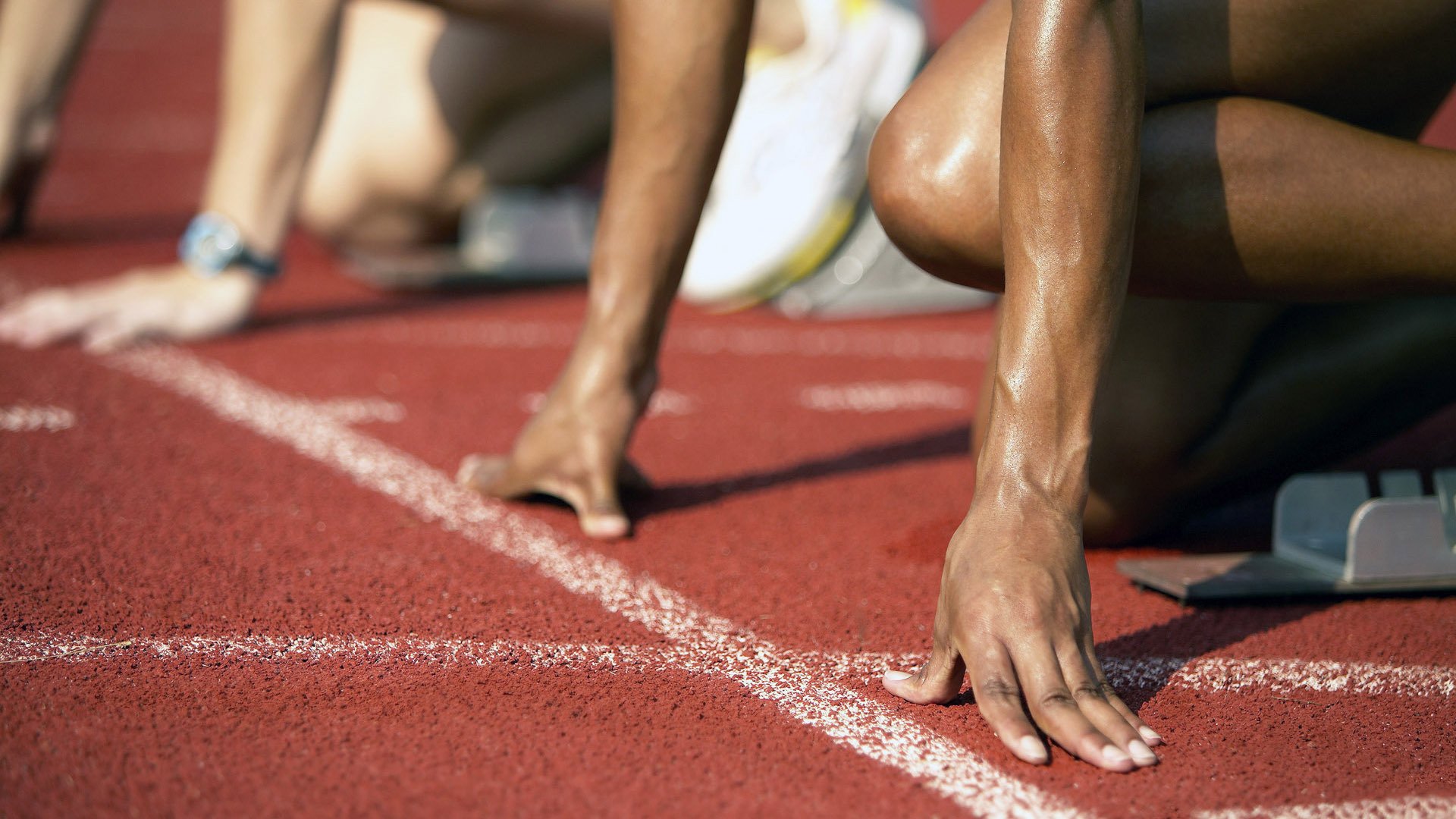 巴西马术协会推出马术运动员职业发展规划，促进人才培养。，巴西马拉松运动员被阻拦路人怎么样了